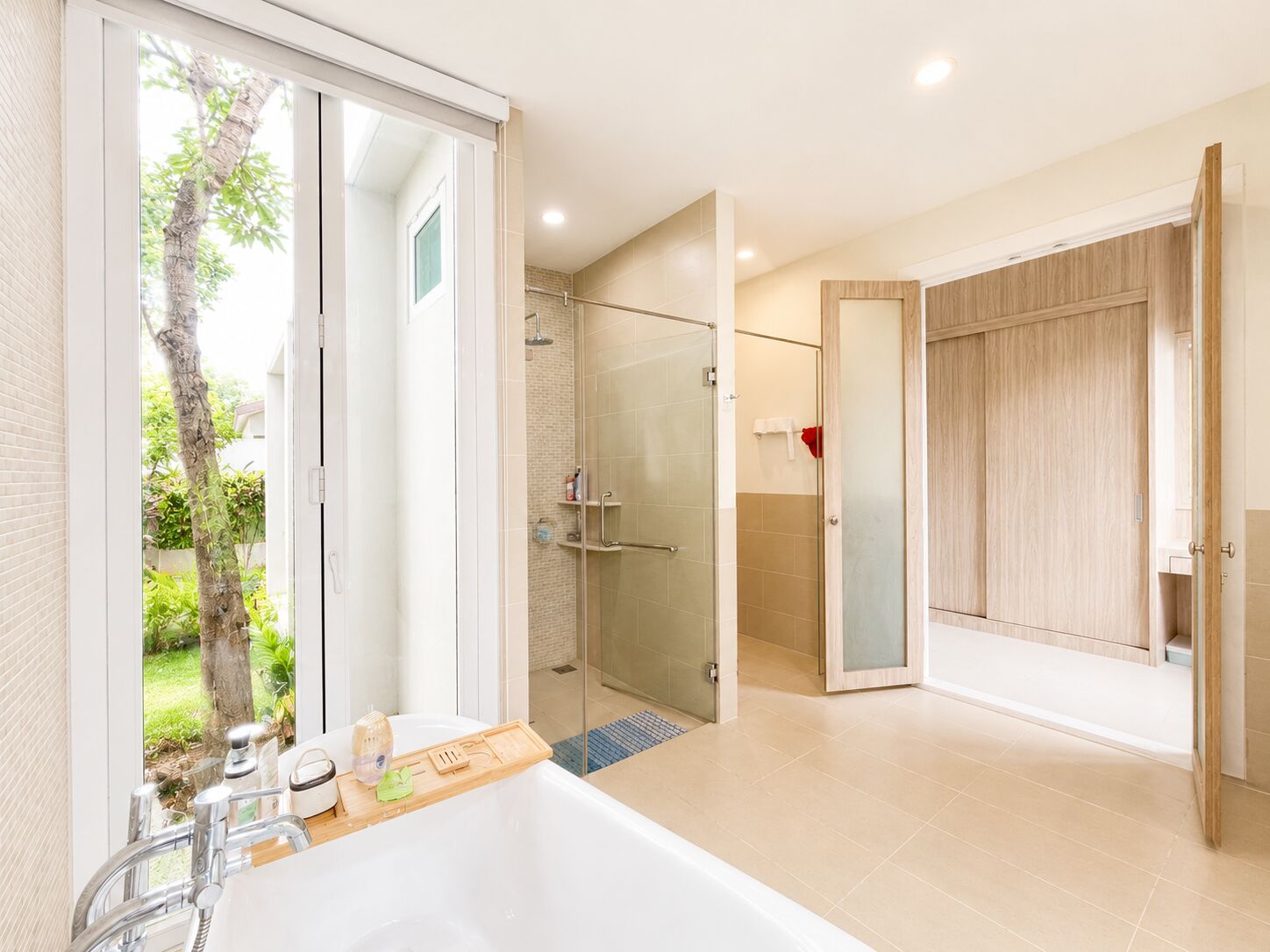 Master Bathroom 01