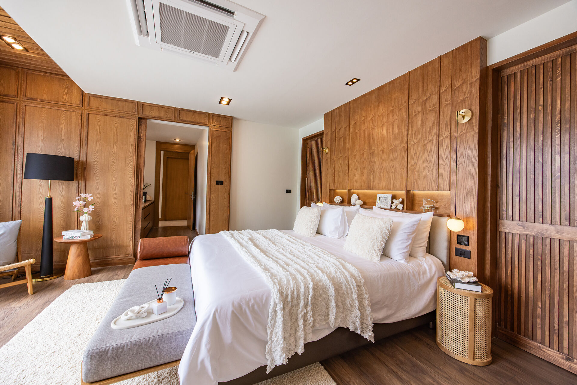 Monetaria Master Bedroom (5)